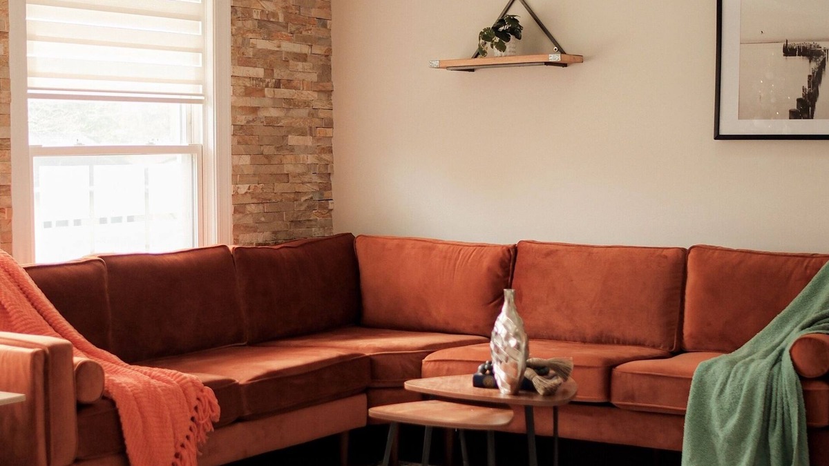 Streamwood House | Your Cozy Getaway with Sunroom & Gaming Room