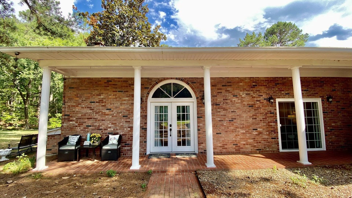 Hot Springs Village Villa | Your Creekside Villa Experience: Relax and Refresh. Brookhill Ranch Area!