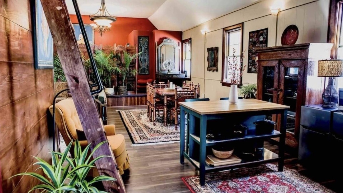Elora House | Your Downtown Oasis 14-foot ceilings, luxury living. Relaxing outdoor spaces