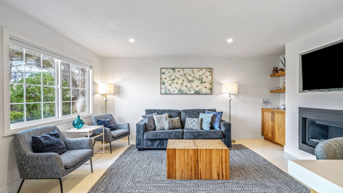 Seaside House | Your Dream Seaside Vacation! Charming 2 BDR Home