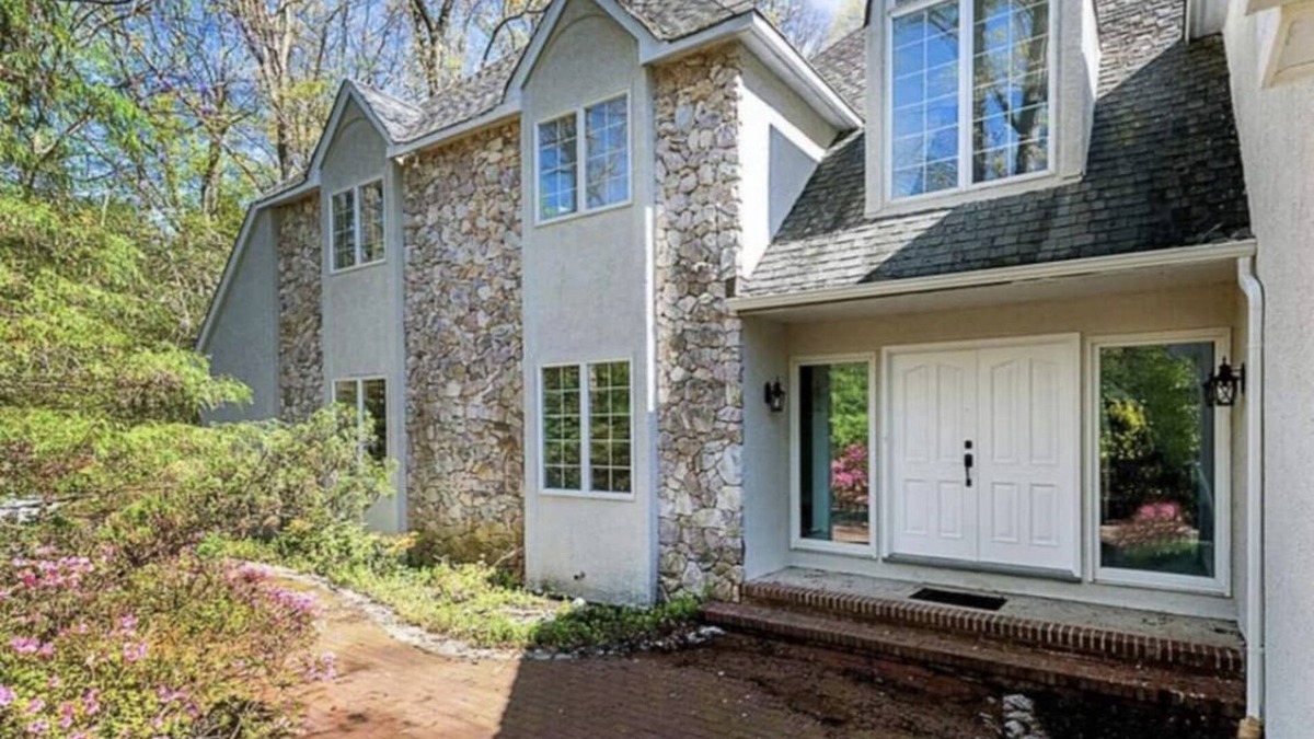 Voorhees House | Your Dream Stay Awaits! Experience Luxury
