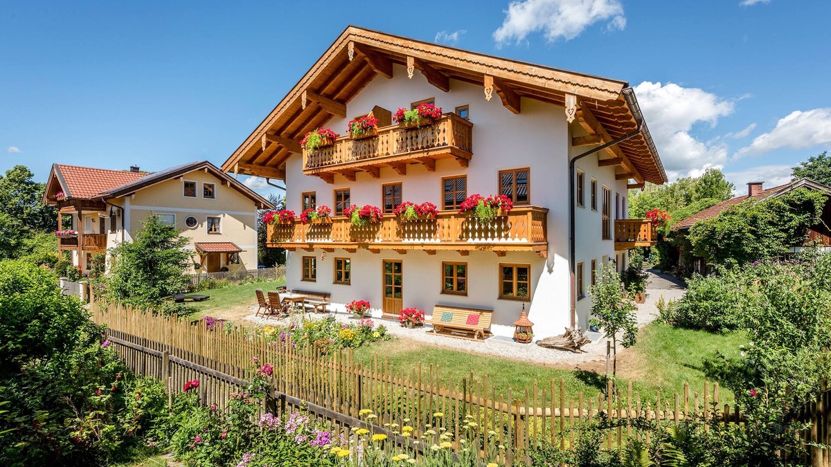 Chieming Apartment | Your dream vacation - above the Chiemsee shore - magnificent sunsets