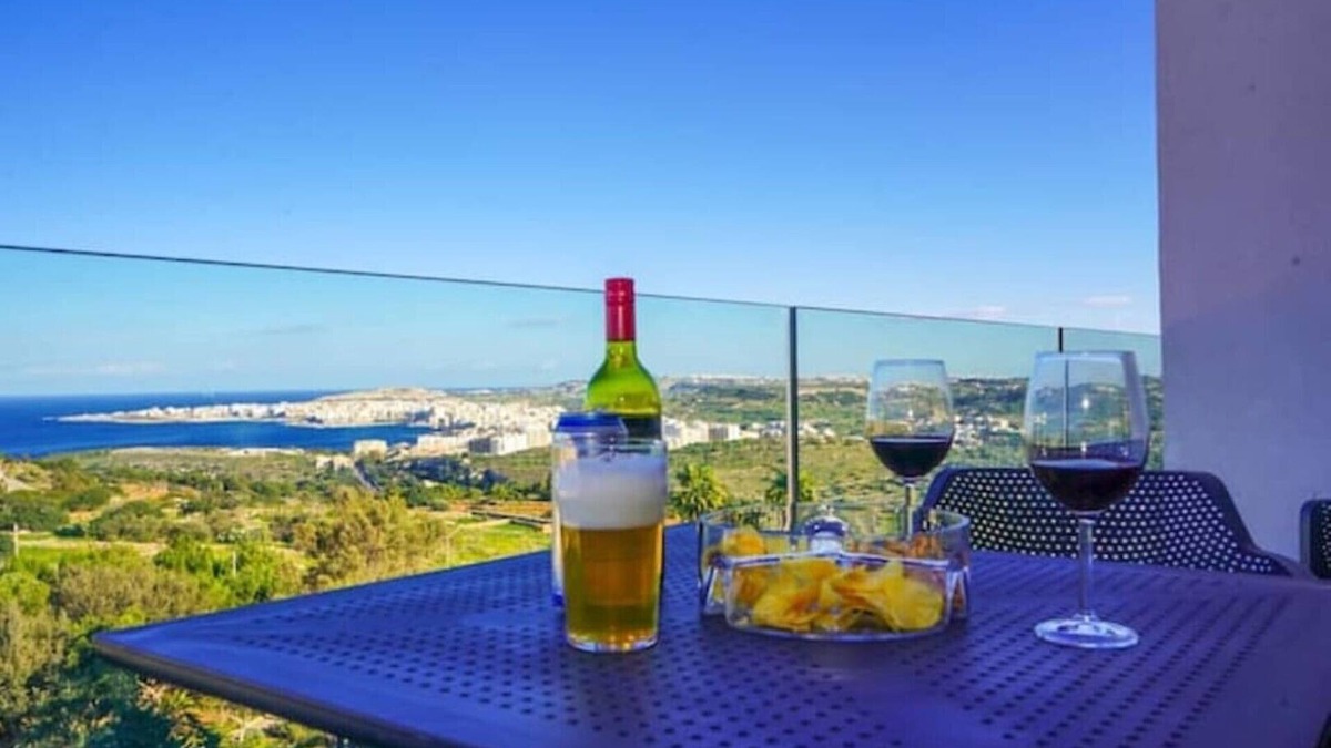 Ta' Bragg Apartment | Your Escape: Where Every Sunrise Becomes A Memory