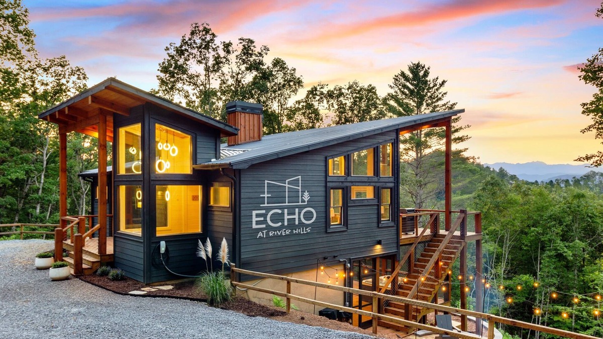 Williamstown Cabin | Your Fall Retreat Chalet - New Construction