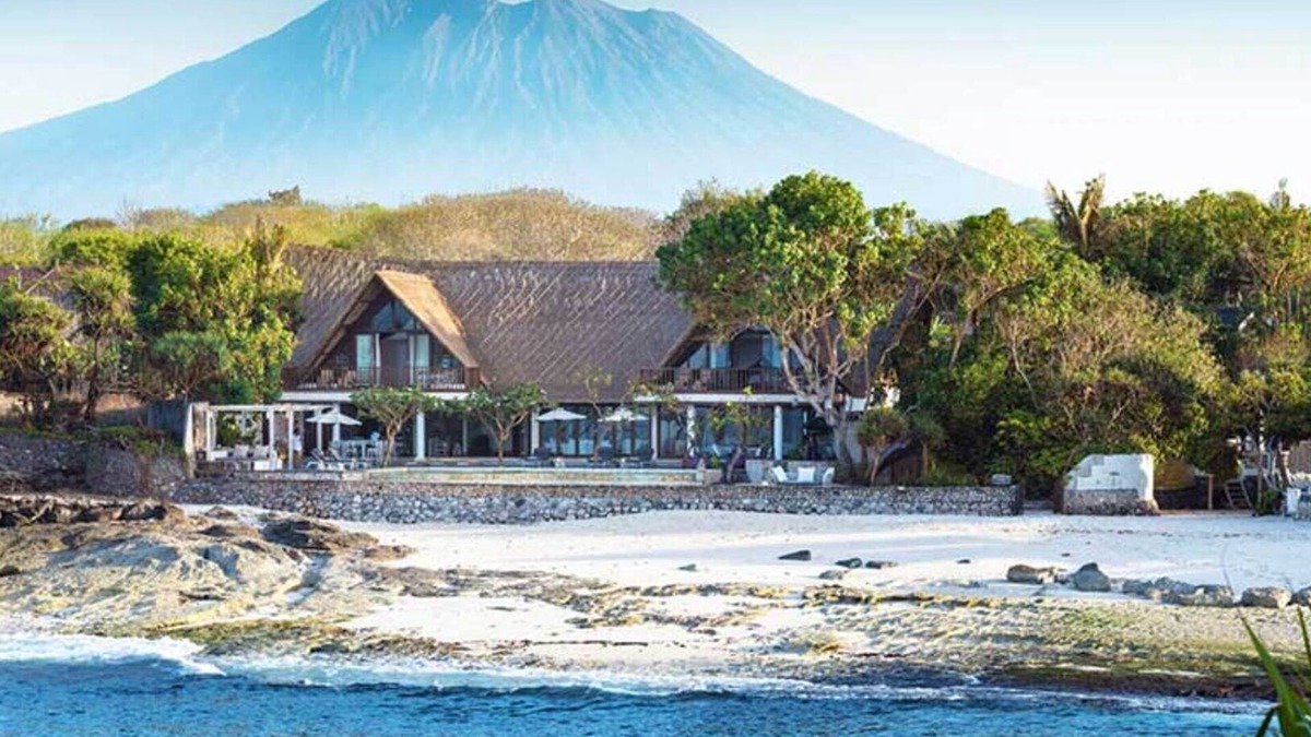 Mushroom Bay Villa | Your Family will love the Exclusive Balinese Service at Your Private Villa in Nusa Lembongan