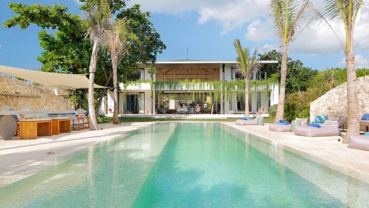 Mushroom Bay Villa | Your Family will love the Exclusive Balinese Service at Your Private Villa in Nusa Lembongan