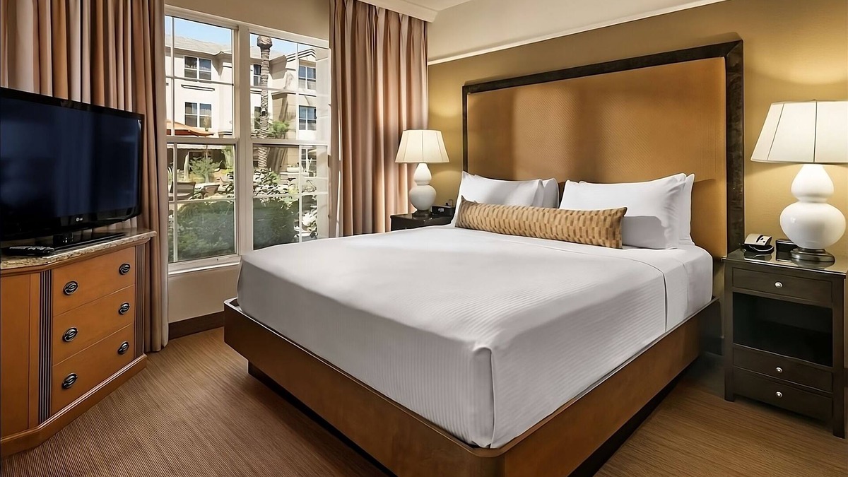 Gainey Village Villas Resort | Your Gateway to Scottsdale's Wonders: Elegant Suites Await! Paws Friendly, Pool