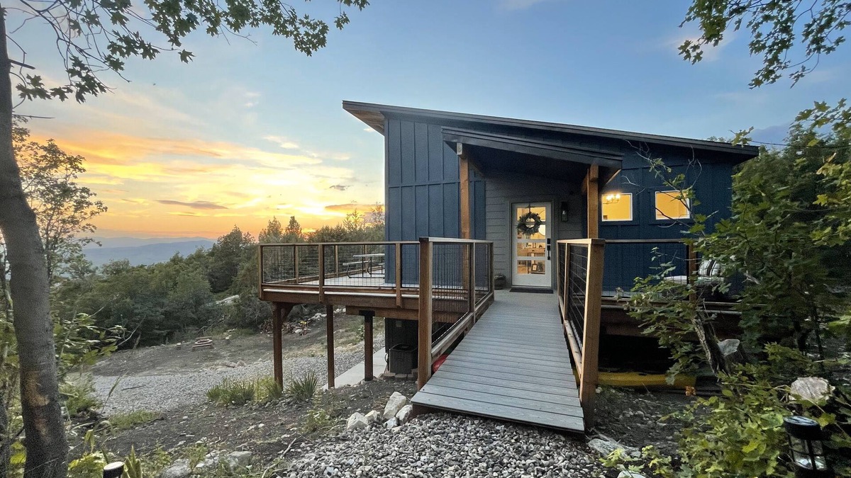 Fairview Cabin | Your Hideaway Surrounded by the Breathtaking Beauty of Utah's Natural Landscape