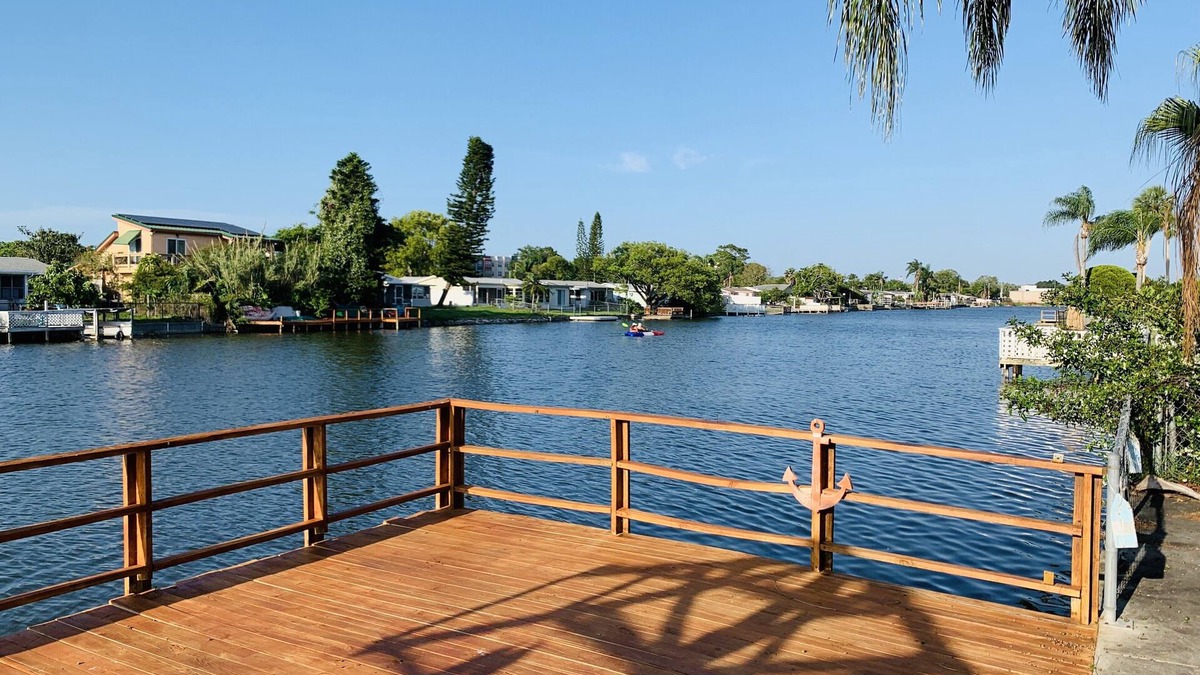 Aloha Gardens House | Your Holiday Retreat on the Waterfront- BBQ Games & Sun