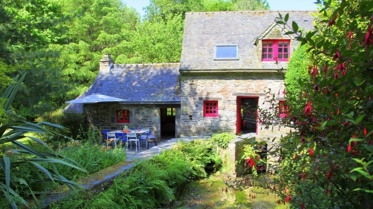Saint-Urbaine House | Your holidays in a mill