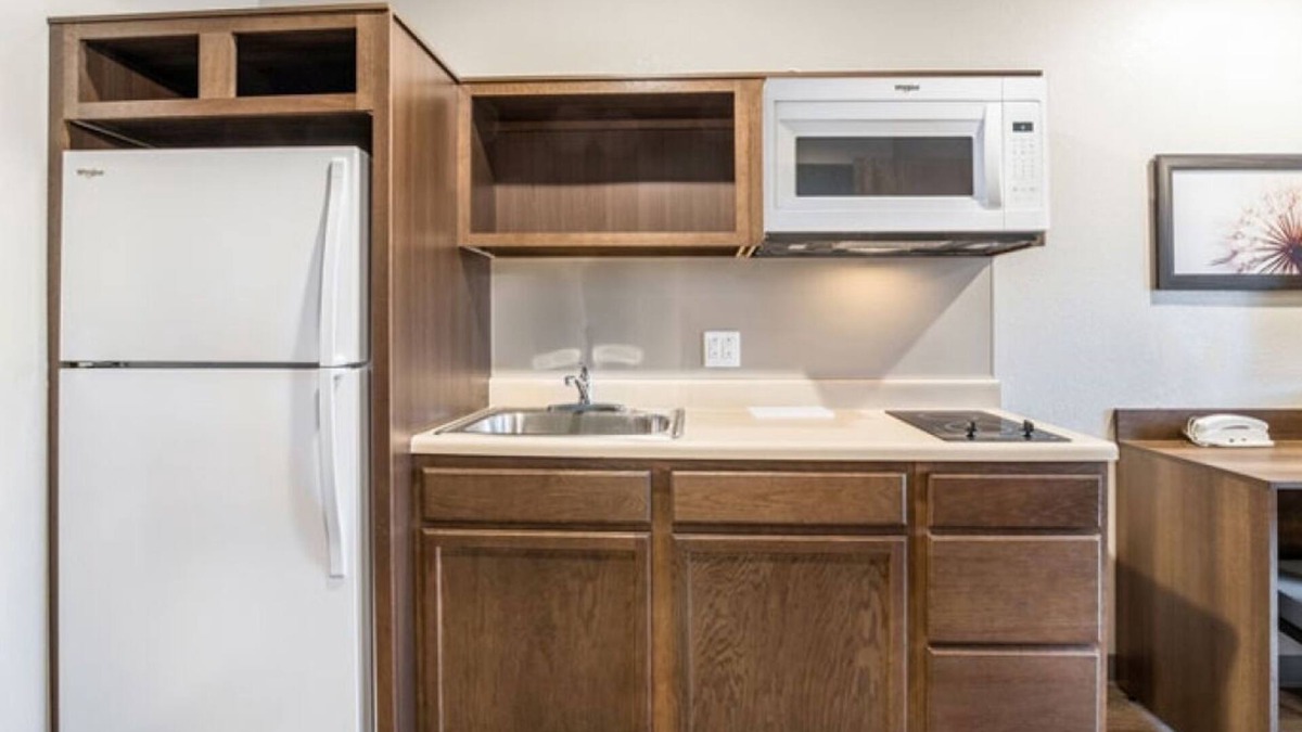 Moreno Valley Hotel | Your Home Away from Home! Full Kitchen, Pet-friendly, Free Parking!