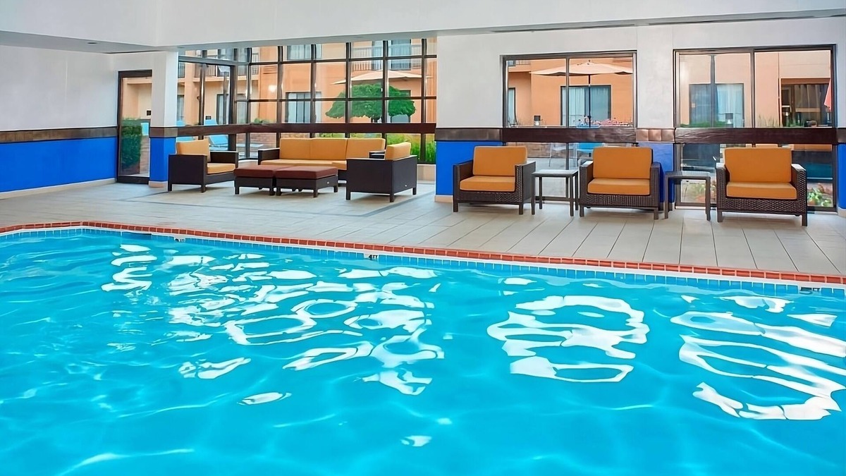 Auburn Hills Hotel | Your Home Away From Home! Two Lovely Units, With Swimming Pool, Parking!