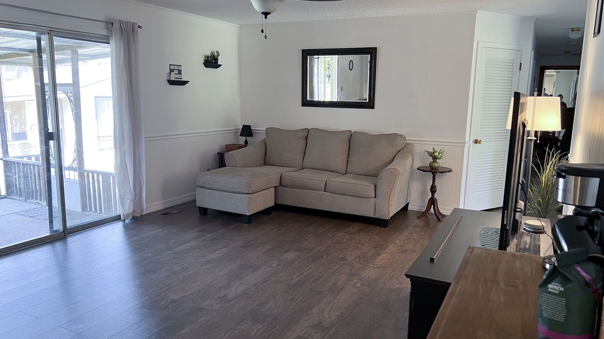 Rainbow City House | Your Home Away From Home In Rainbow City, Convenient Location