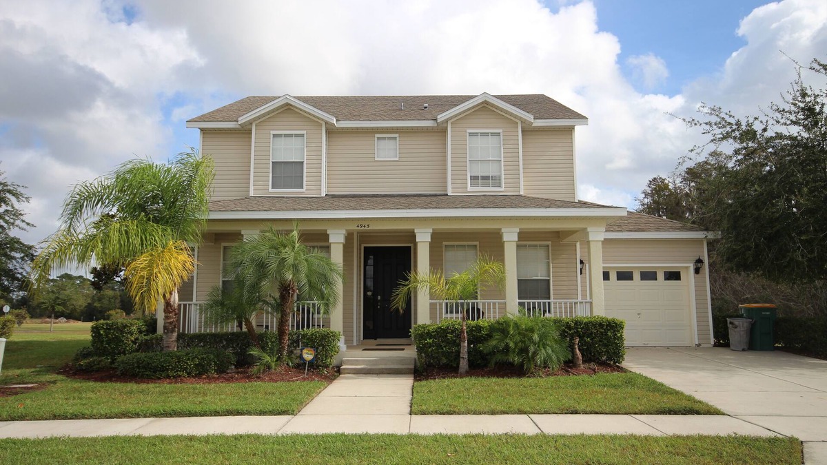 Trafalgar Village House | Your Home Away From Home, Close to Disney, Safe and Professionally Managed