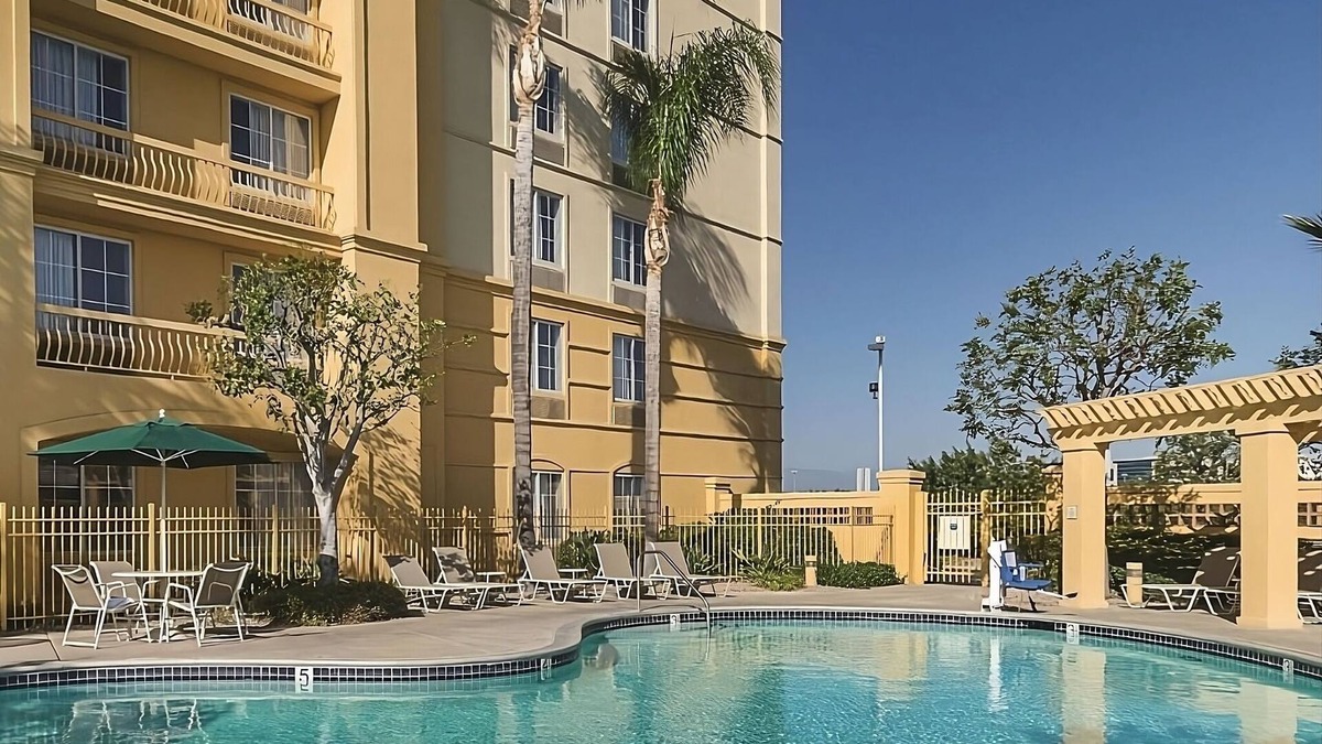 Guasti Hotel | Your Home Away From Home! Amazing unit w/Pool access Near Toyota Arena!