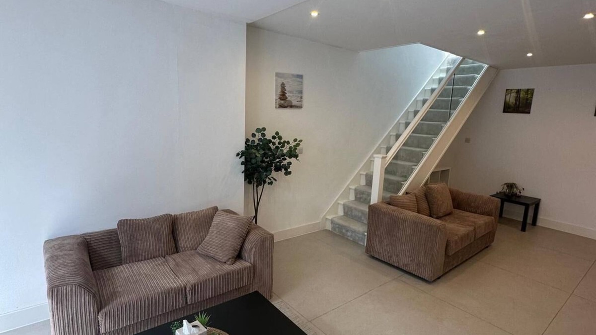 Walpole House | Your Home Away from Home in the Heart of Ealing