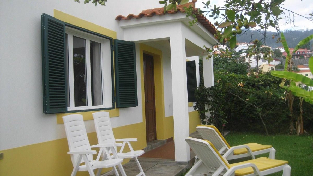 Imaculado Coracao de Maria Villa | Your home away from home - a large villa with garden - 5 mins from town center