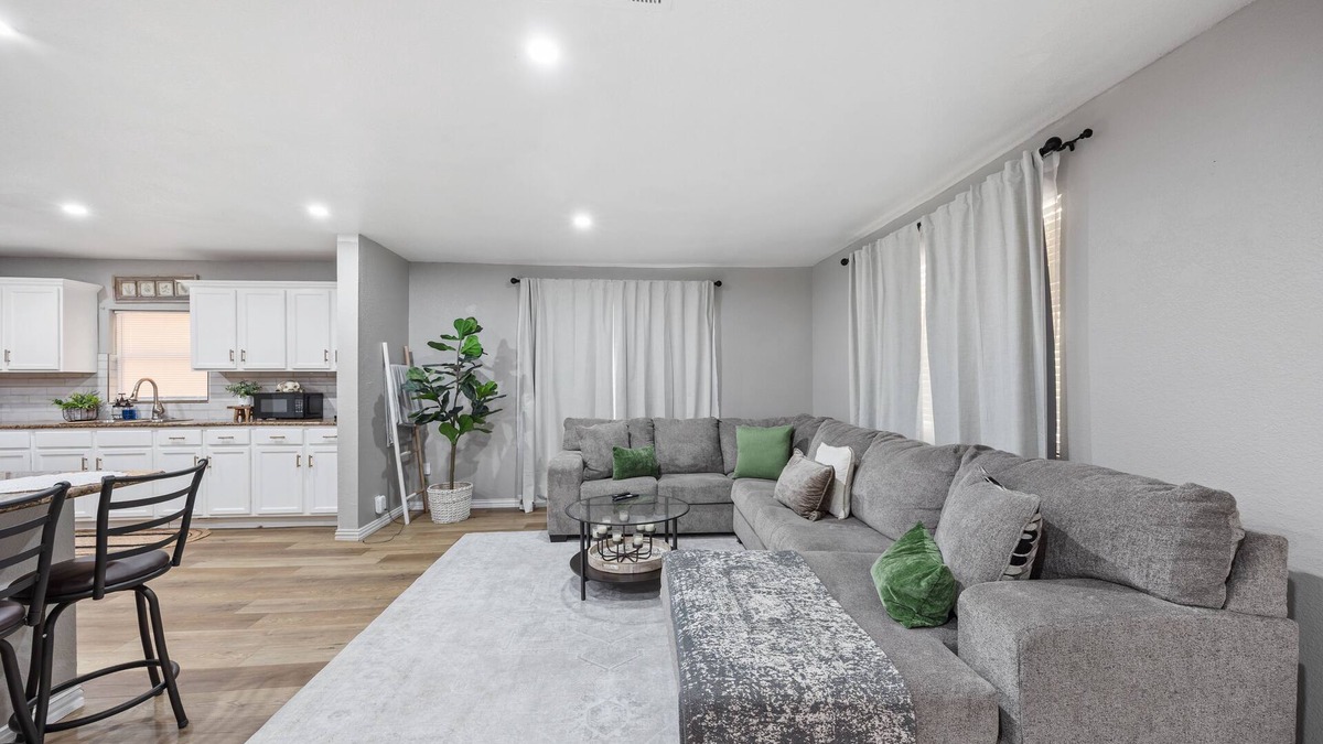 West Dallas House | Your Home Away from Home – 3BR Near Downtown & Trinity Groves