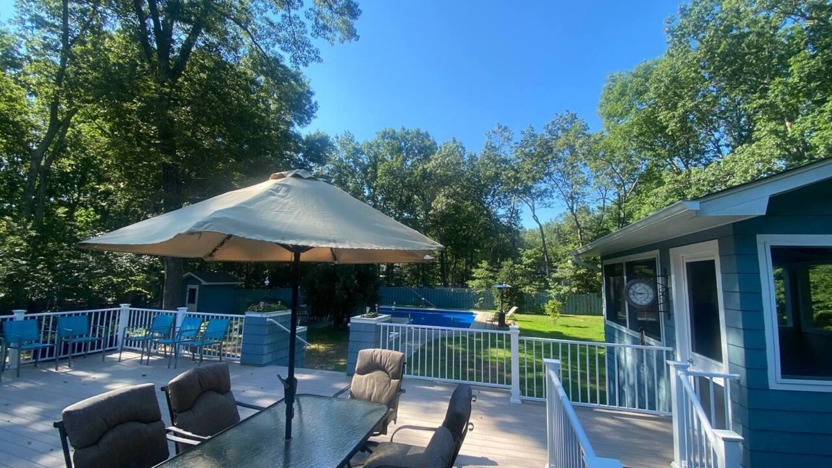 Osbornsville House | Your home away from home! Heated pool! Hot Tub!