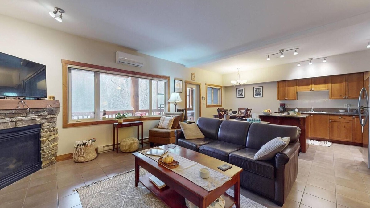 East Kootenay Condo | Your Home Base for Adventure-Ski-Bike-Relax-Soak - Private Hot Tub