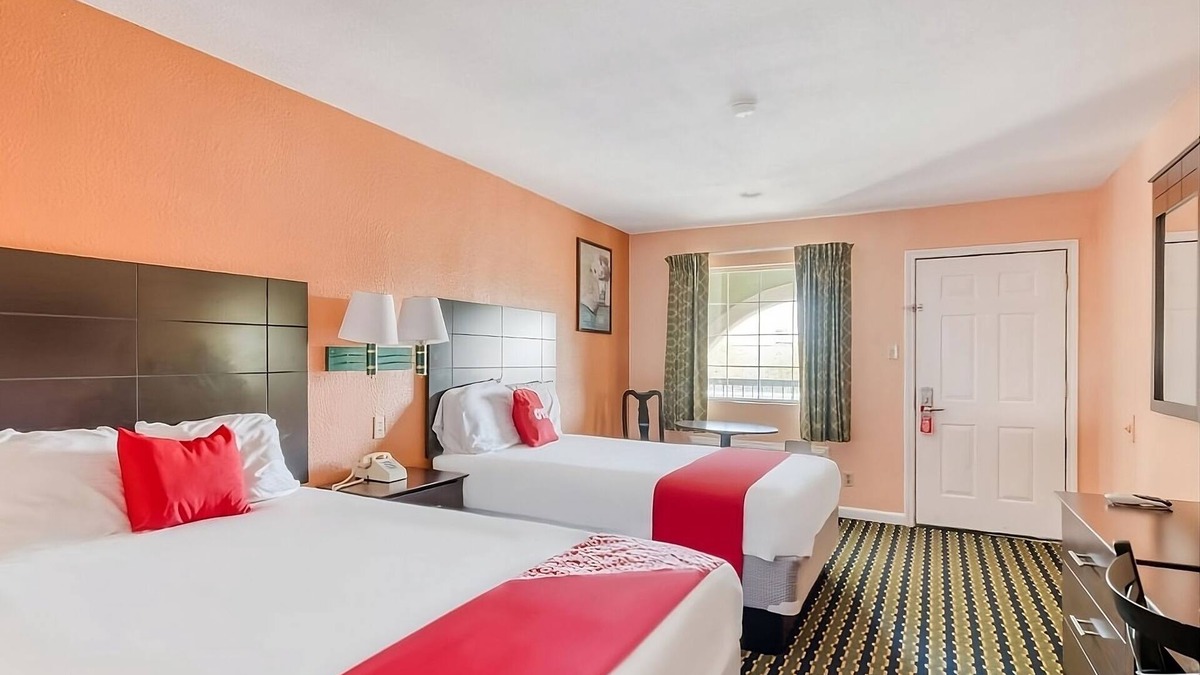 Channelview Hotel | Your Home in Texas! 4 Convenient Units, Pets Allowed, Free Parking!