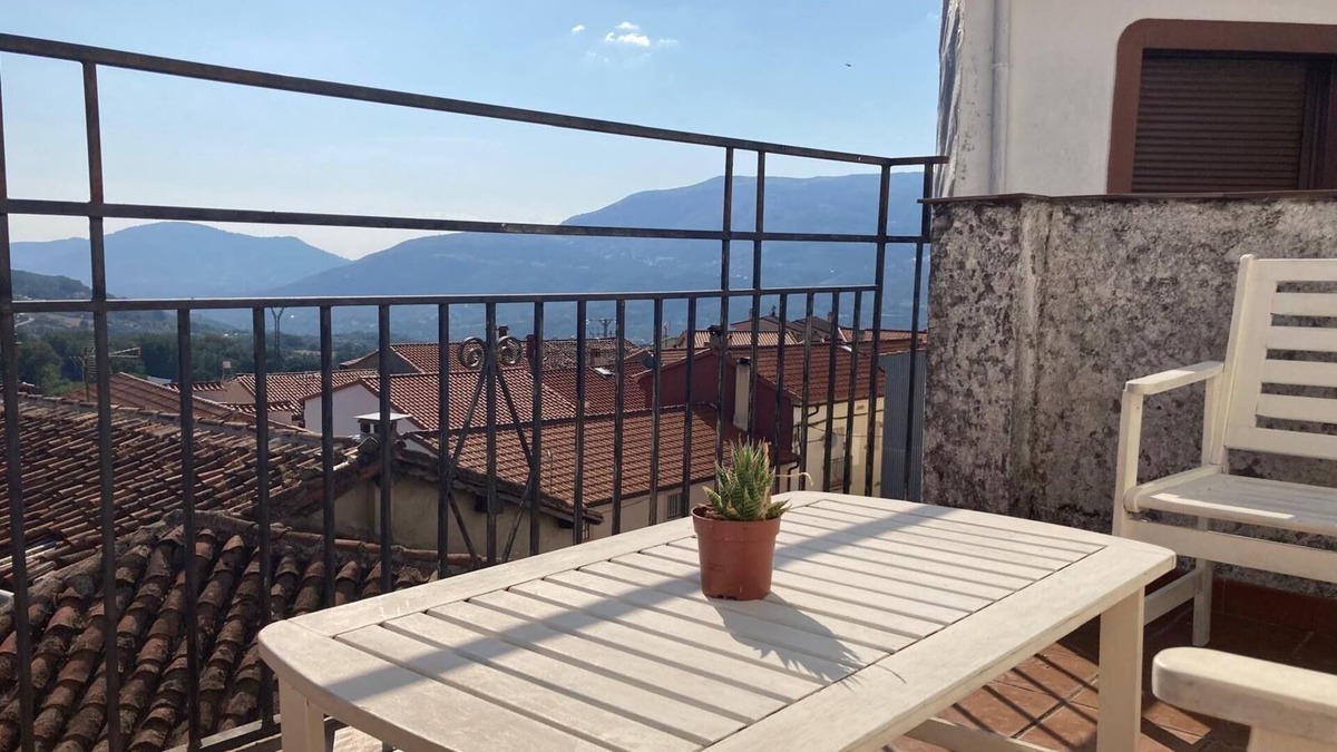 Cabrero Cottage | Your home in the village.