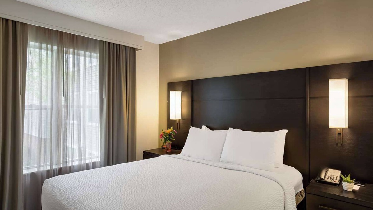 Mount Tabor Resort | Your Home Away From Home! Fully-equipped Kitchen, Free Breakfast, Pets Allowed!
