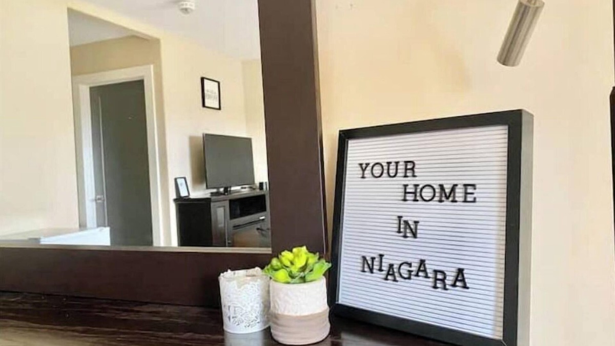 Thorold House | Your Hotel Room In Thorold.
