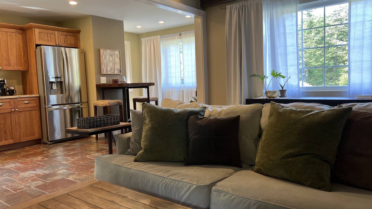 New Milford Cottage | Your Lake House this summer! Cozy cottage with full lake community amenities!