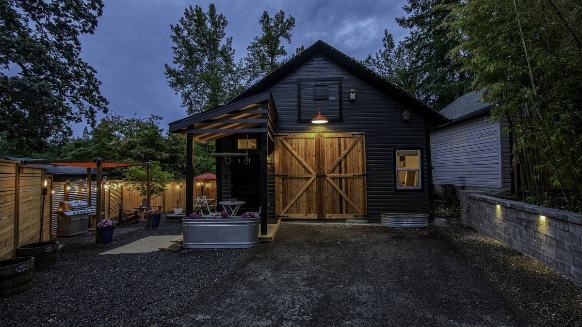 South Hills Cottage | Your Lil' Barn Away From Home