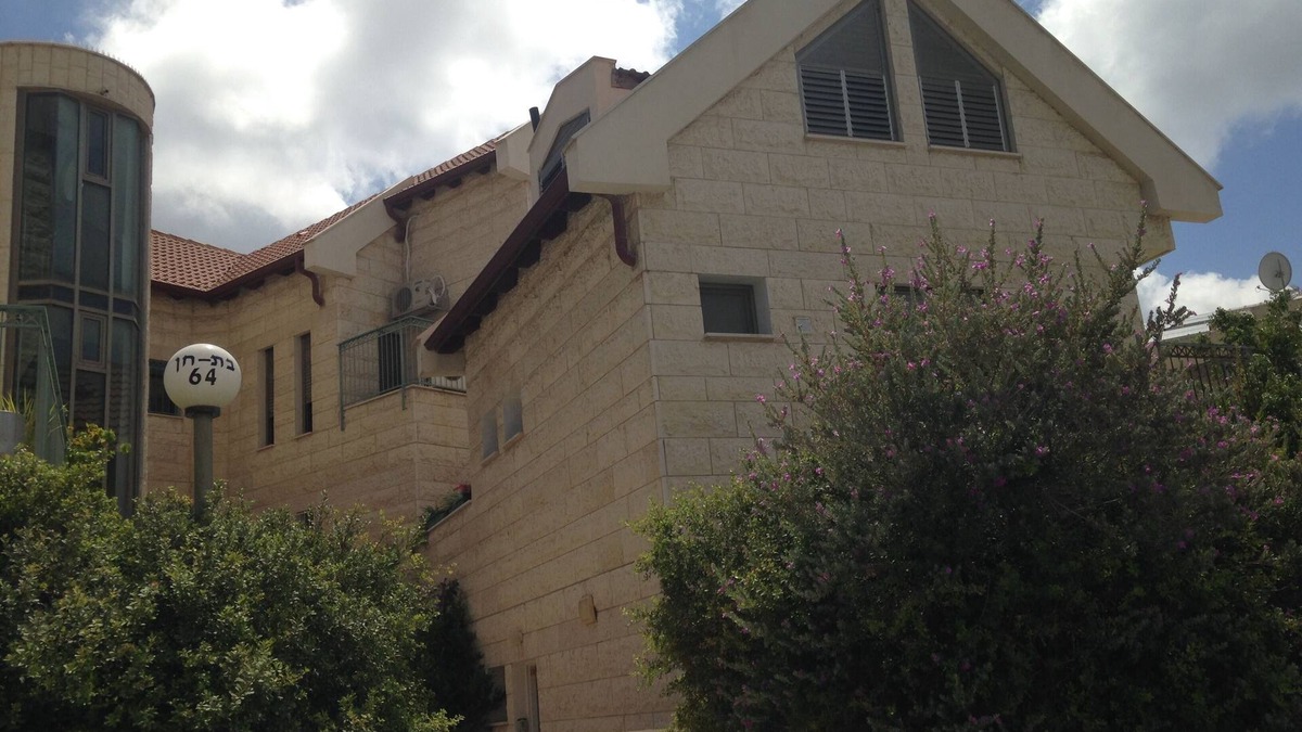 Haifa House | Your little stone-house with garden in the middle of Haifa
