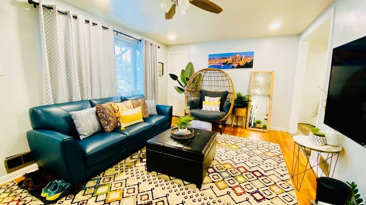 Ross Township House | Your Lovely Home in Pittsburgh w/King Beds/Free Parking