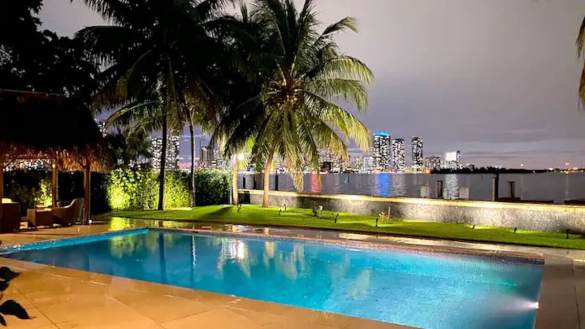 Venetian Islands House | Your Miami Paradise in Venetian!