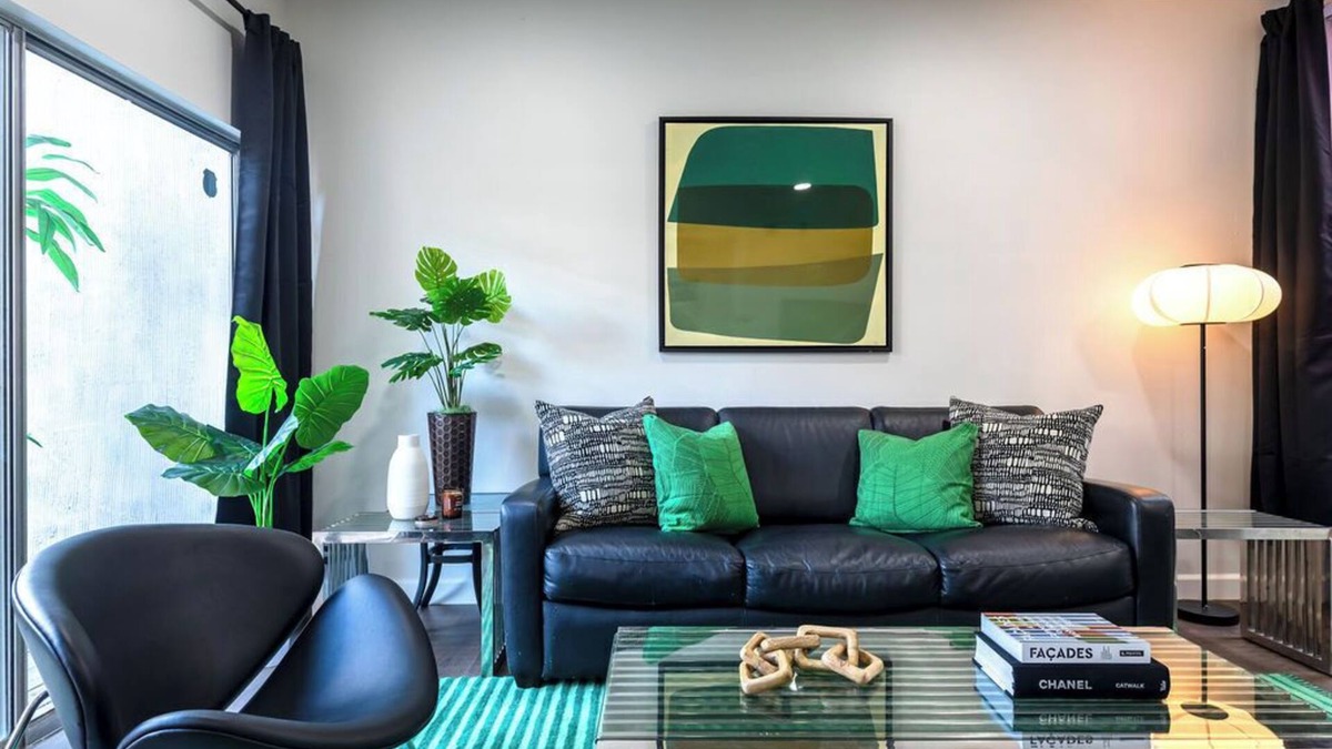 Neartown House | Your Montrose Collective! Sleeps 30/15BR/11BA/9PA ★