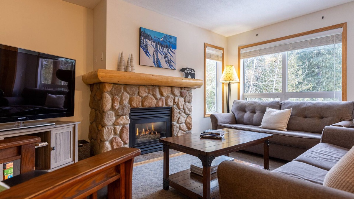 East Kootenay Condo | Your Mountain Getaway Awaits at Fernie Alpine Resort with Private Hot Tub