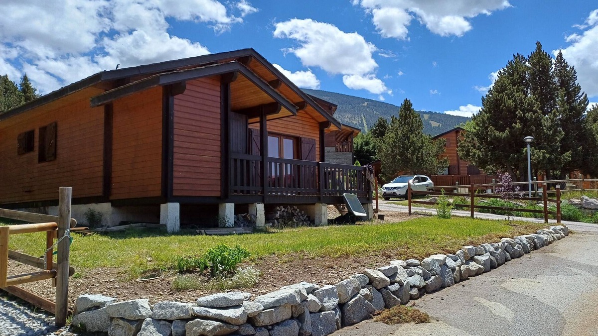 Eyne 2600 Ski Chalet | Your mountain holiday under the Cerdagne sun!