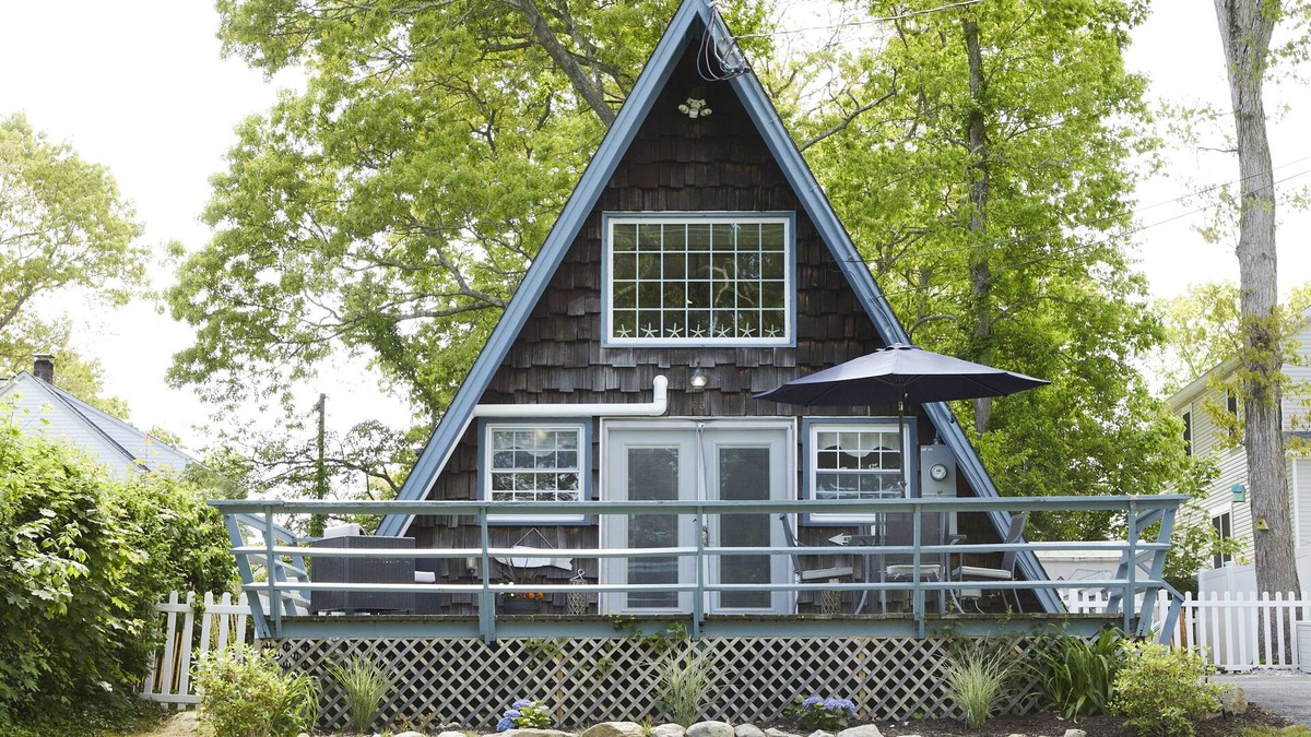 Niantic House | Your Nest Near The Beach