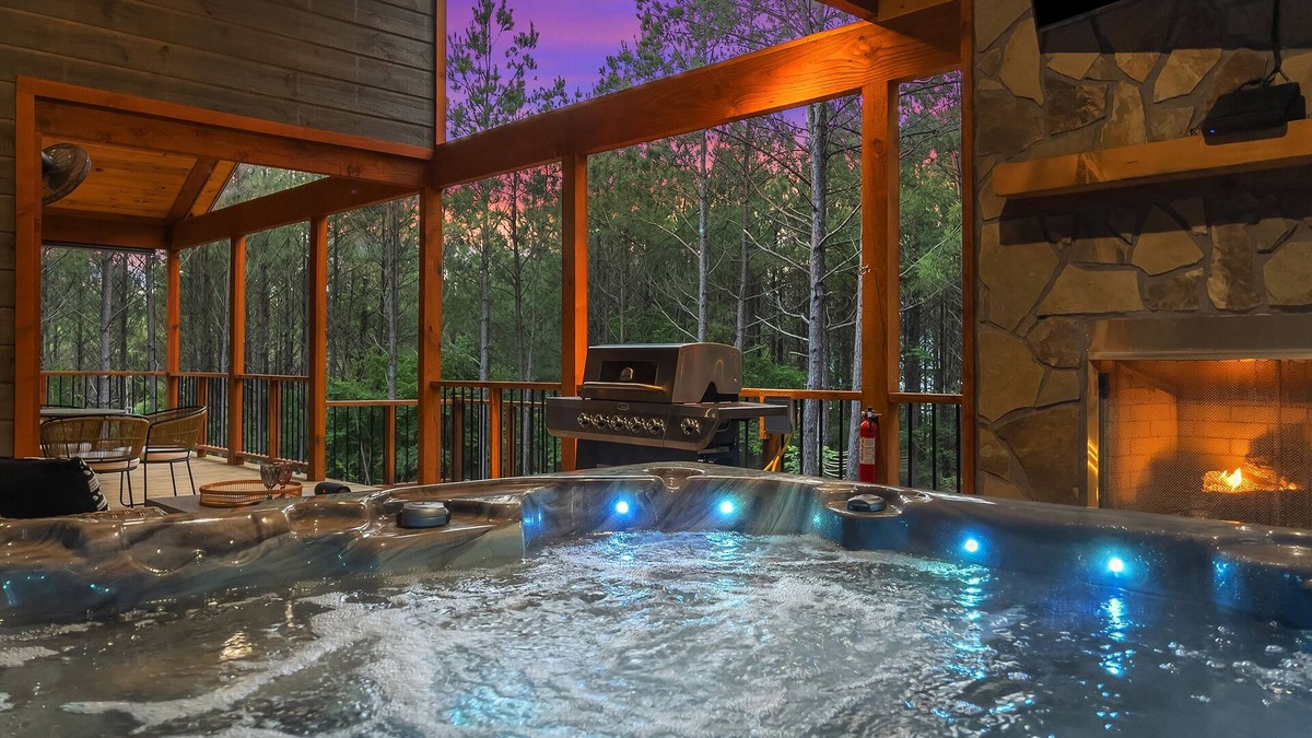 Pickens Cabin | Your New Favorite Place + Private Outdoor Oasis + Disc Golf + Firewood Provided