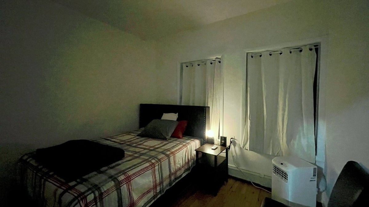 Queens Apartment | Your new NYC home: Peaceful room for rent in the heart of Astoria.