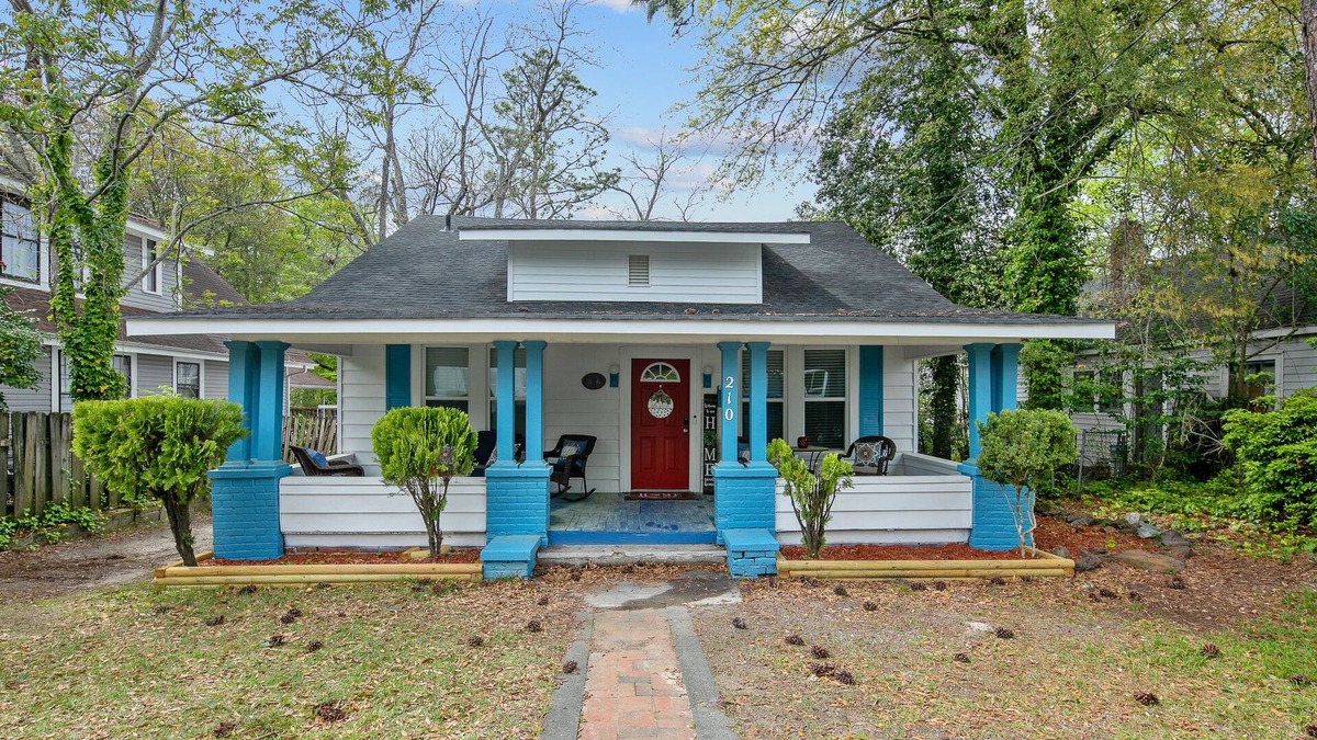 Terry Sanford House | Your Newest, Remodeled, and Fully-Furnished AirB&B in the Heart of Fayetteville!