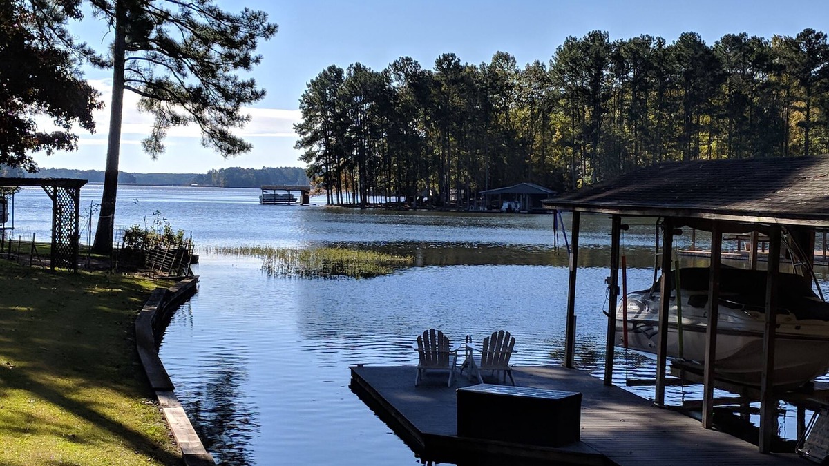 Henrico House | Your next family vacation - Camp Quinn Lake Front Pea Hill Creek 5 BR 3 1/2 BA