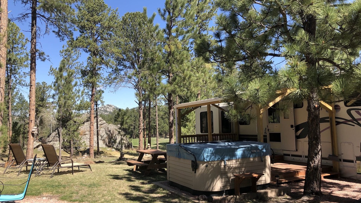 Custer House | Your Oasis is waiting! Glamping with all the amenities. Cozy, private, relaxing.