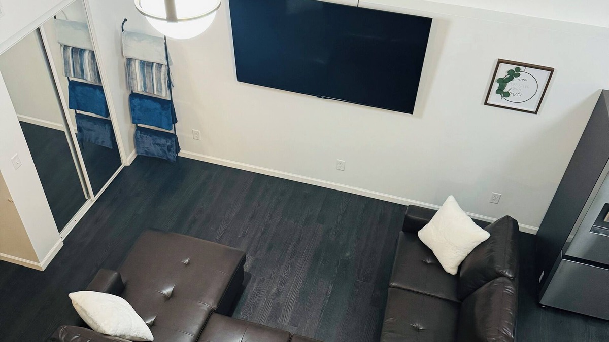 Terre Haute House | Your One Of A Kind Suite with WiFi, AC in welcoming Terre Haute