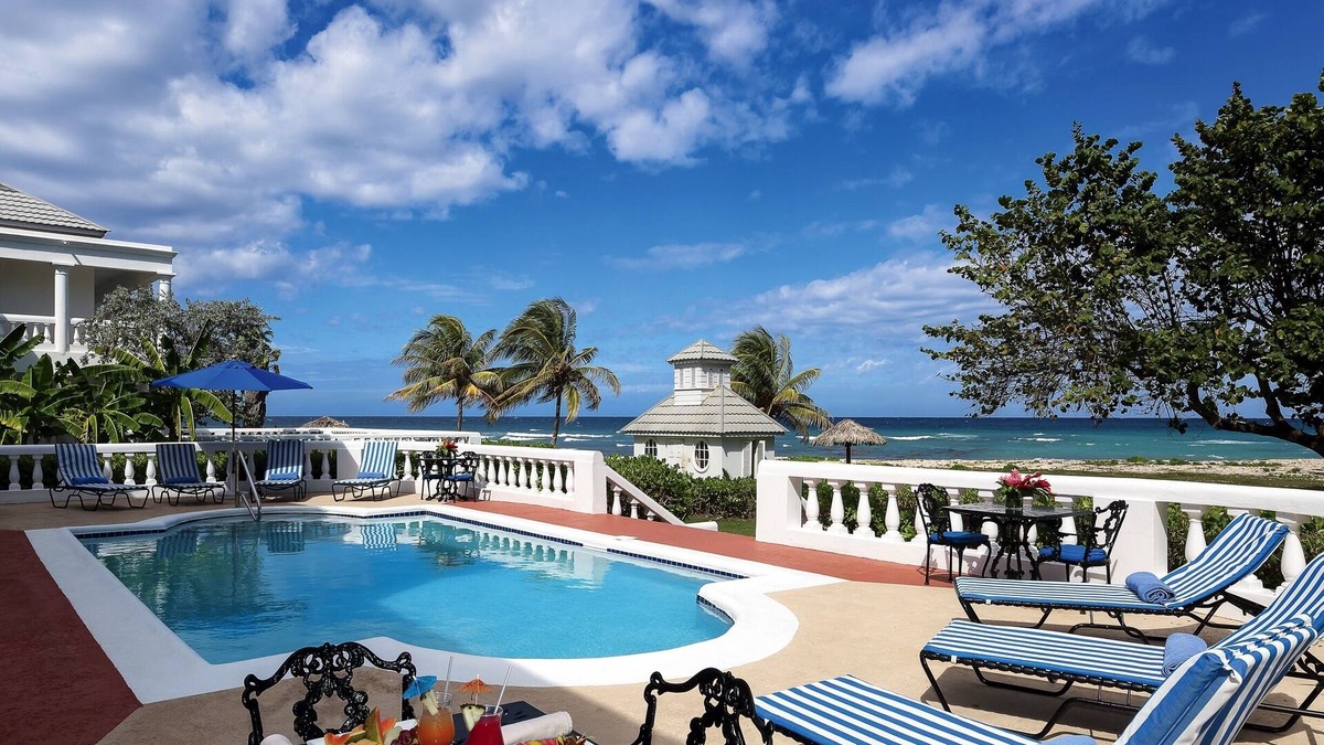 Montego Bay Villa | Your own 7 bedroom private home with Garden View and benefits of a resort