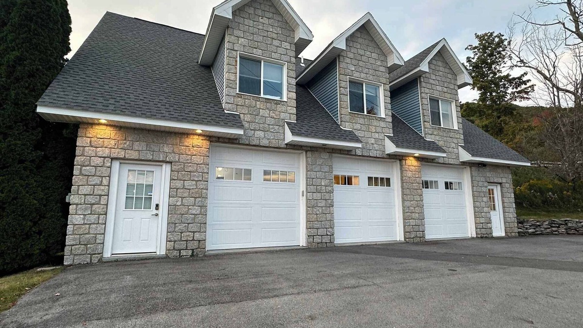 East Jewett House | *Your Own Carriage House*