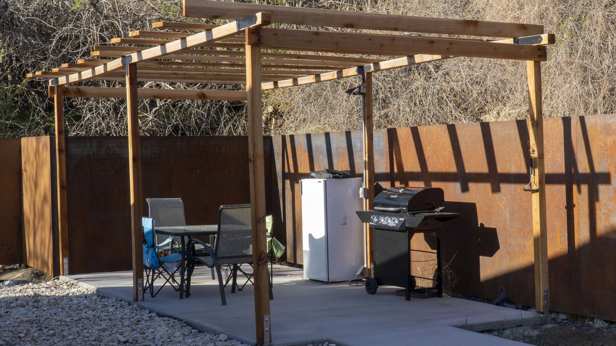 Buhl House | Your own private spa! Yurt with natural geothermal hot water.