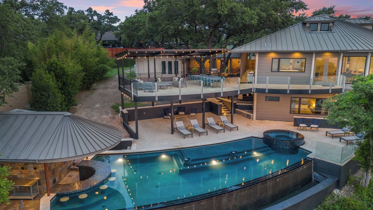 Hughes Park Lake House | Your own private waterfront resort!