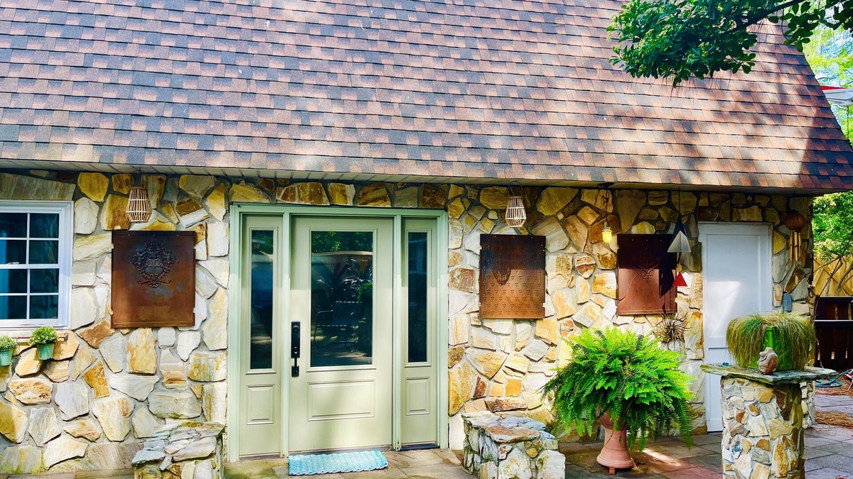 Caine Woods House | Your Own Stonegate Cottage— North OC—4 blocks to the Beach