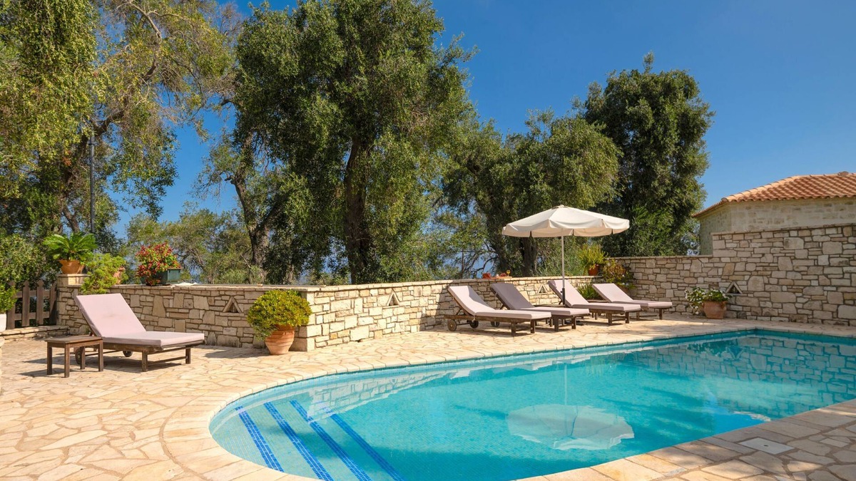 Rantatika Villa | Your Paxos Paradise Awaits! 10x4m private pool, spacious terrace, and 3 bedrooms for up to 6 guests.
