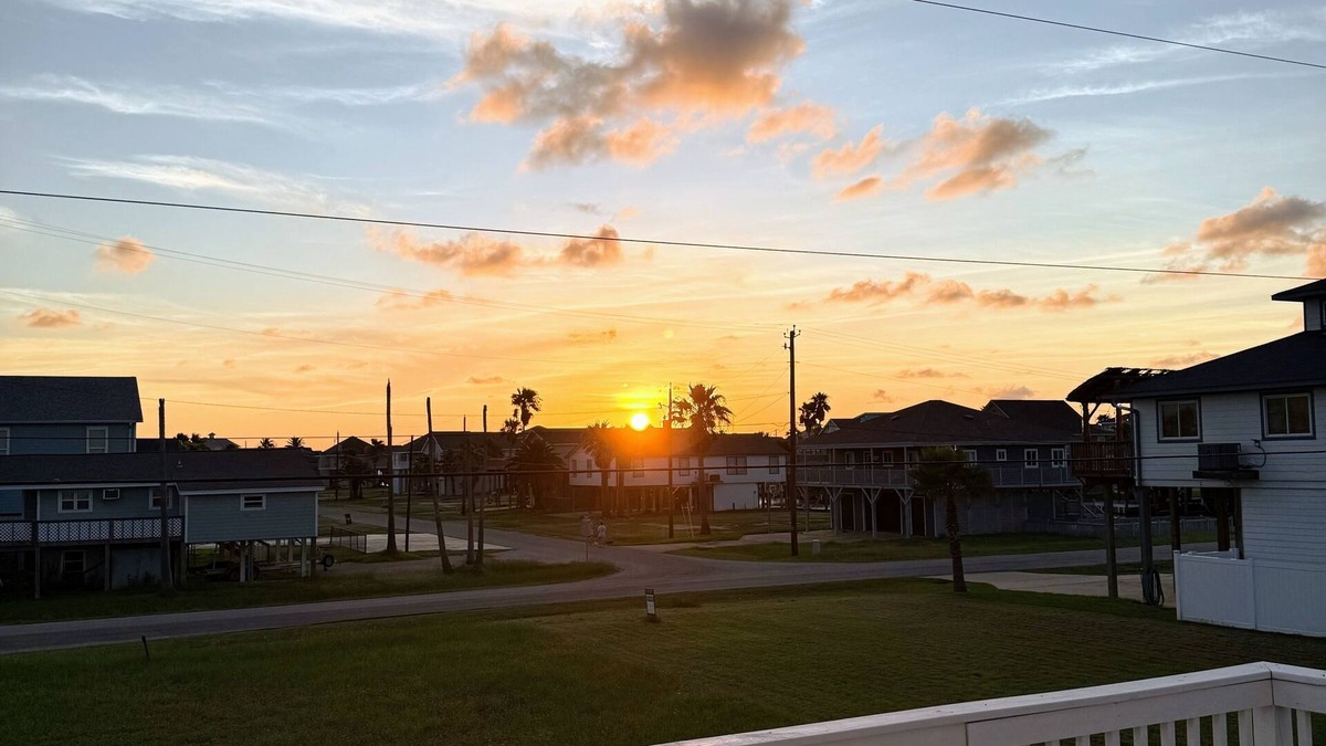 San Luis House | Your Perfect Coastal Getaway at San Luis Pass!
